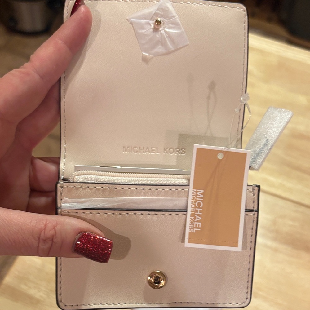 Michael Kors - Textured wallet